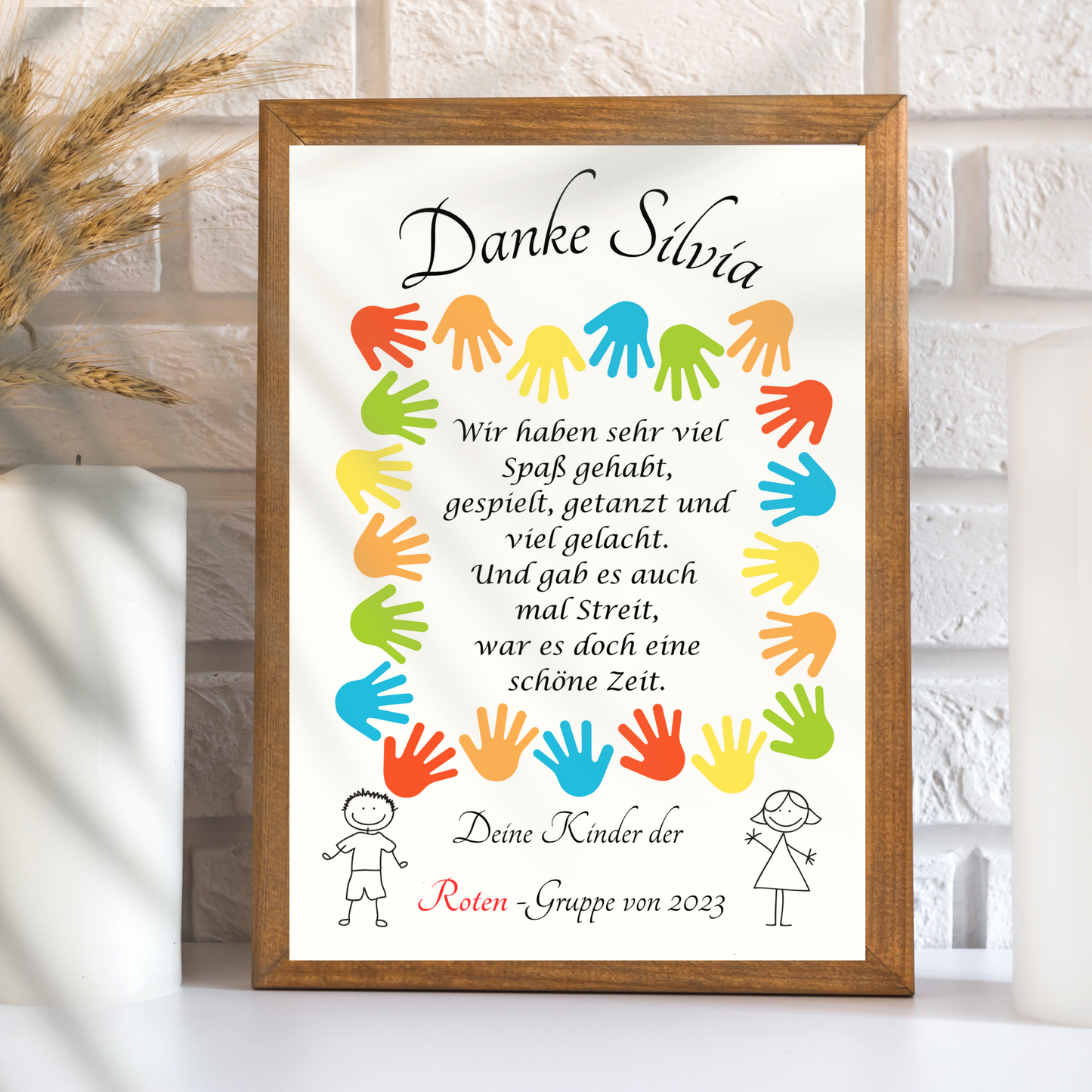 Personalisierbares Abschiedsgeschenk für Erzieher/in mit bunten Kinderhänden als PDF-Download. Last-Minute-Dankeschön zum Ausdrucken.