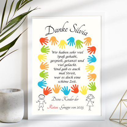 Personalisierbares Abschiedsgeschenk für Erzieher/in mit bunten Kinderhänden als PDF-Download. Last-Minute-Dankeschön zum Ausdrucken.