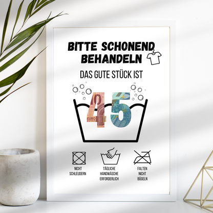 Kreatives Geldgeschenk zum 45. Geburtstag: Digitaler Download im Waschanleitungs-Design. Einfach ausdrucken, ausschneiden & Geldscheine originell präsentieren. Last Minute Geschenkidee!